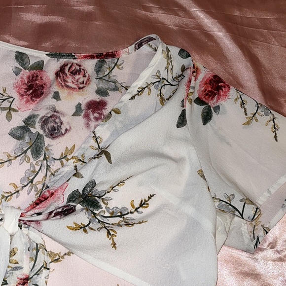 Floral Tie Crop Top - Picture 3 of 5